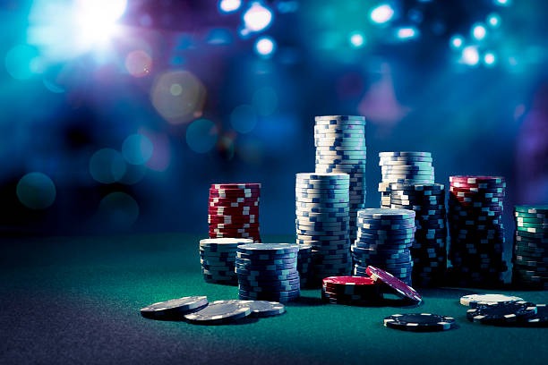 Mobile sportsbook market screen with football and esports categories
